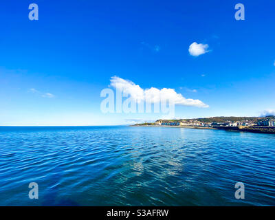 Aberystwyth, Galles occidentale, Regno Unito. Sabato 17 ottobre 2020. Tempo: Una giornata molto soleggiata e calda ad Aberystwyth, sul mare mozzafiato. Credito fotografico ©️Rose Voon / Alamy Live News. Foto Stock