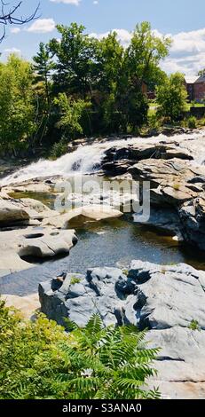 Rapide alle Potholes glaciali a Shelburne Falls, Massachusetts. Foto Stock