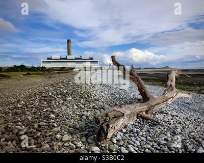 La centrale elettrica a carbone di Aberthaw, vale di Glamorgan, nel Galles del Sud nel 2020, durante la disattivazione. Foto Stock