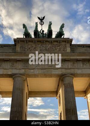 Primo piano sulla porta di Brandeburgo. Berlino, Germania. Foto Stock