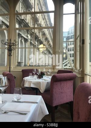 Sala da pranzo dell'hotel nel centro di Londra, Regno Unito Foto Stock