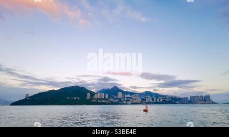 Una vista panoramica sul lato sud dell'Isola di Hong Kong. Foto Stock