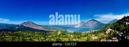 Monte Batur vulcano e Monte Agung panoramica a Bali Indonesia Foto Stock