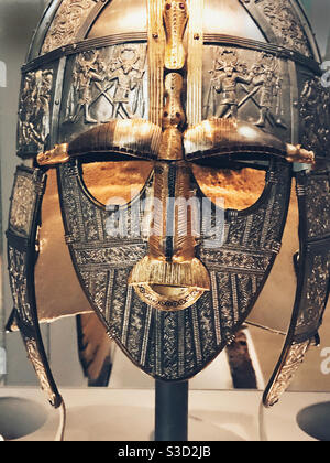 Il casco Sutton Hoo nel British Museum Foto Stock