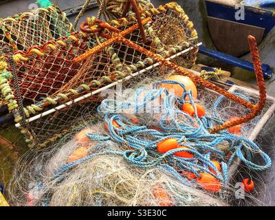 Reti da pesca di mare e granchio pentole Foto Stock