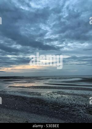 Tramonto senza sole a Mennis Bay, Birchington Foto Stock