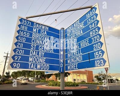 Accedi a Goondiwindi, Queensland mostrando un sacco di città e distanze Foto Stock