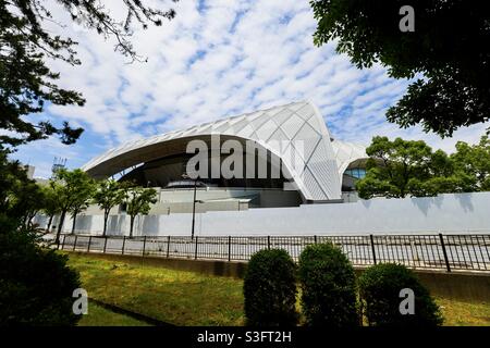 Il Tokyo Tatsumi International Swimming Center o Tatsumi Water Polo Center si trova in 2 Chome-8-10 Tatsumi, Koto Ward, Tokyo, Giappone. Si tratta di uno Stadio Olimpico di Tokyo 2020, progettato per nuotare. Foto Stock