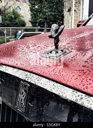 Emblema del distintivo nero Rolls Royce su Ghost al Goodwood Festival of Speed 2021 Foto Stock