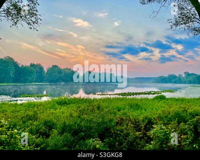 Alba Sul Lago Frains Foto Stock