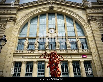 La facciata della stazione ferroviaria Gare du Nord di Parigi, Francia Foto Stock