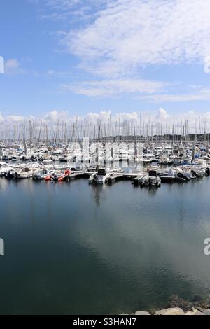 Il bellissimo porto di Piriac in Loire Atlantique , Francia il 2021 agosto Foto Stock