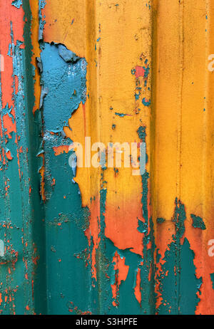 Sbucciare la vernice sul contenitore di spedizione Foto Stock