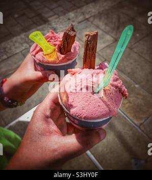 Gelato alla fragola Foto Stock