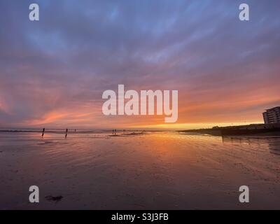 Tramonto sulla spiaggia Worthing Foto Stock