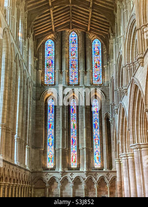 Vetrata all'interno dell'Abbazia di Hexham a Hexham, Northumberland Foto Stock