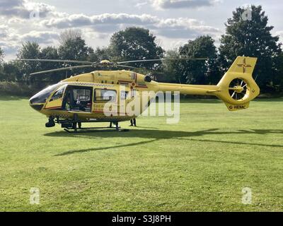 Elicottero East Anglian Air Ambulance su chiamata Foto Stock