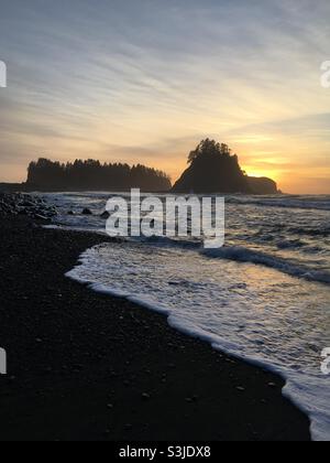 Tramonto a Quileute Indian Reservation Beach Washington Foto Stock