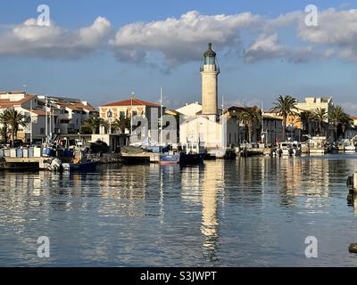 Le Grau du Roi, faro sul canale, Camargue, Francia Foto Stock