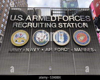 LA stazione di reclutamento delle forze armate STATUNITENSI a Times Square, New York City Foto Stock