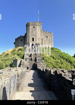 Castello di Cardiff tenere in estate mattina. Foto Stock