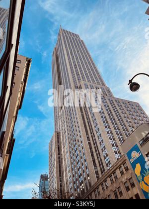 L'Empire state Building, famoso in tutto il mondo, visto da 34th St. A New York City Foto Stock