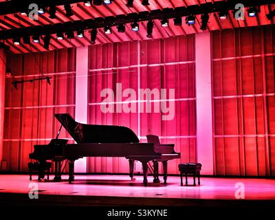 Pianoforte al Merkin Hall al Kaufman Music Center con effetti drammatici. Foto Stock