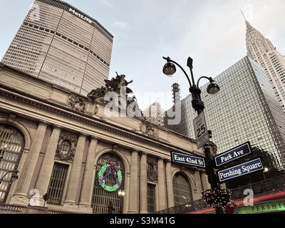 Pershing Square si trova di fronte all'entrata della E. 42nd St. Al terminal Grand Central. Foto Stock