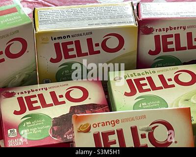 Una natura morta di scatole di gelatina miscugli di molteplici gusti: lampone, arancia, limone e pistacchio. Uno dei preferiti nel mio collo di bosco nello Utah. Foto Stock