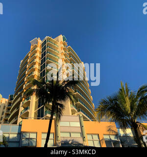 Edifici visti da Collins Avenue, South Beach, Miami Beach, Miami-Dade County, Florida, Stati Uniti, Nord America Foto Stock