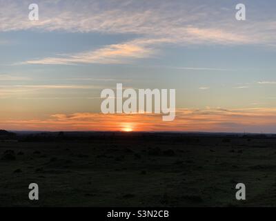 Tramonto su Hale Village a New Forest, Hampshire, Regno Unito Foto Stock