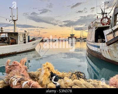 Porto di Acciaroli, barche da pesca, Marina di Acciaroli, Pollica Foto Stock