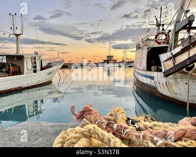 Porto di Acciaroli, barche da pesca, Marina di Acciaroli, Pollica Foto Stock