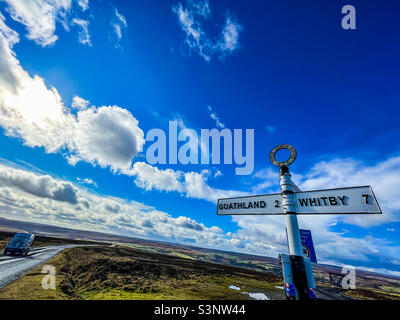 Cartello stradale in Goathland nel North York Moors Foto Stock