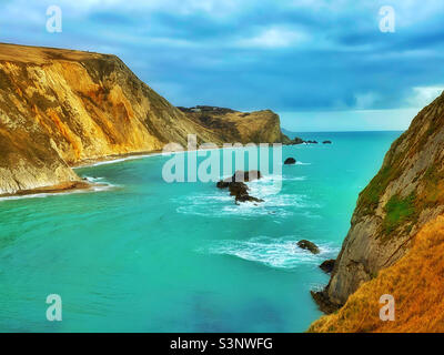 L'area intorno alla Baia di St. Oswald, sulla costa meridionale dell'Inghilterra, nel Dorset. Questa vista e' molto vicina alla famosa formazione rocciosa di Durdle Door. Foto ©️ COLIN HOSKINS. Foto Stock