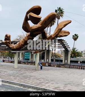 Statua di gamberi/lobster gigante a Barcellona, Catalunya, Spagna. Foto Stock