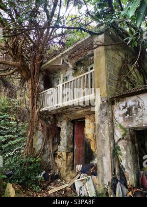 La vecchia scuola elementare nel vecchio villaggio di Mo Tat sull'isola di Lamma a Hong Kong. Foto Stock