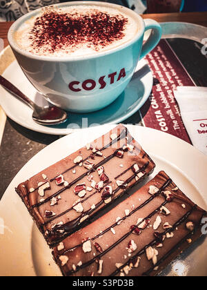 Caffè e torta al Costa. Foto Stock
