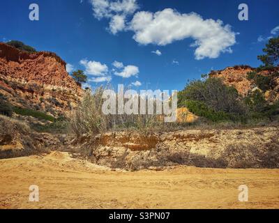 Formazioni rocciose di arenaria in Algarve, Portogallo. Foto Stock