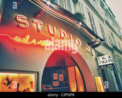 L'esterno del popolare Studio 28 Cinema a Montmartre, Parigi Foto Stock