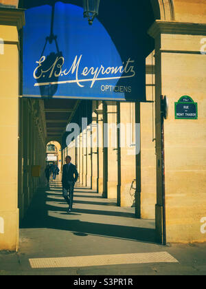 E B Meyrowitz Opticiens negozio nel centro di Parigi Foto Stock