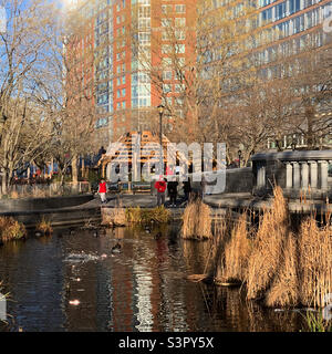 Dicembre 2021, Rockefeller Park, Battery Park City, Lower Manhattan, New York, New York, Stati Uniti Foto Stock