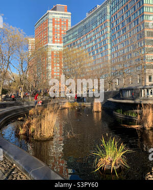 Dicembre 2021, Rockefeller Park, Battery Park City, Lower Manhattan, New York, New York, Stati Uniti Foto Stock