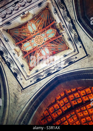 L’elaborato soffitto della Cattedrale di San David a St David’s, Pembrokeshire, Galles Foto Stock