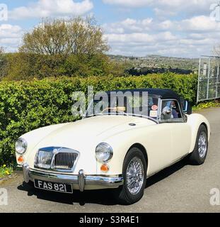 1962 MGA - Heage Windmill Derbyshire Regno Unito Foto Stock