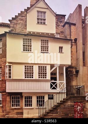 John Knox House, Royal Mile, Edimburgo, Scozia. Una delle case più antiche di Edimburgo, costruita per lo più a metà del 16th secolo. Principale attrazione turistica. Foto Stock