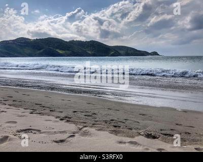 Una spiaggia deserta a Buzios, Brasile. Foto Stock