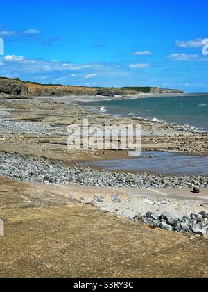 Guardando lungo la costa Glamorgan Heritage da St Donats verso est verso Llantwit Major, maggio. Foto Stock