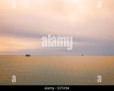 Solent Forts - No Mans Land e Horse Sand Fort alla luce della sera Foto Stock