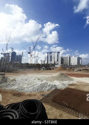 Cantiere per un nuovo centro di sport acquatici presso il lungomare di Reestif Herbert Samuel St. A Tel-Aviv, Israele. Foto Stock